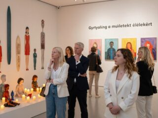 Gyertyaláng a meg nem született életekért: egy különleges kiállítás emlékezik