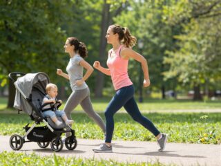 Hogyan maradj fitt kisbaba mellett? Tippek sportos anyukáknak és apukáknak