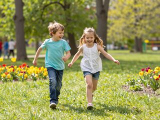Nem csak a szülők számítanak: a testvérkapcsolatok formáló ereje a gyerekkorban
