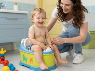 Vicces és praktikus bilik fiúknak: így lesz játék a bilire szoktatás