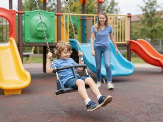 A leggyakoribb játszótéri baleset, amit egy mozdulattal elkerülhetsz