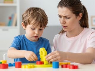 A szenzoros integrációs zavar jelei: mikor gyanakodj, hogy a gyereked érintett?