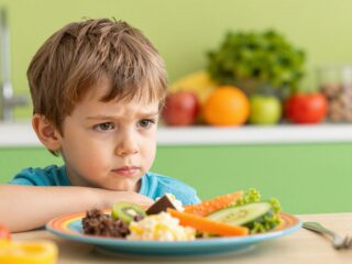 Anya, ezt nem eszem meg: pszichológiai okok a válogatósság mögött és a legjobb megoldások