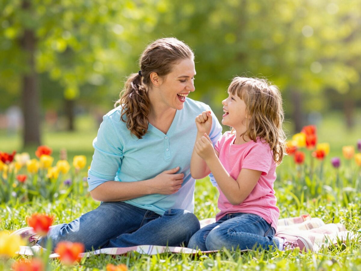 Az éneklés jótékony hatásai: okosabb és boldogabb lesz a gyerek, ha rendszeresen énekelsz neki