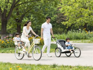 Biciklizés babával: gyerekülés, utánfutó vagy teherszállító kerékpár a legjobb választás?