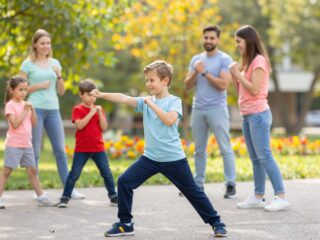 Fontos lecke az életről: egyszerű önvédelmi alapelvek, amiket minden gyereknek ismernie kell
