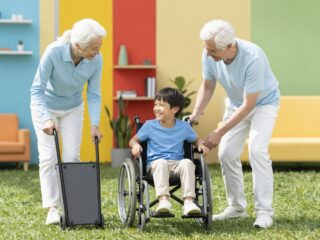 Minden, amit a tartósan beteg vagy fogyatékos gyermek után járó emelt családi pótlékról tudni kell