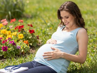 Útmutató a második trimeszterhez: vizsgálatok, tünetek és jó tanácsok