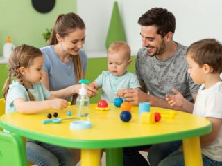 Zöld, sárga, fekete: útmutató a babakaki rejtelmeihez és a normális széklethez