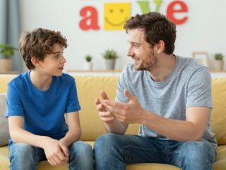 „Apa, mi az a menstruáció?” Így beszélj a témáról tabuk nélkül fiúként, apaként