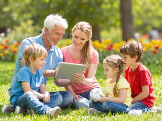 Babakötvény vagy életbiztosítás? A legjobb megtakarítási formák gyerekeknek