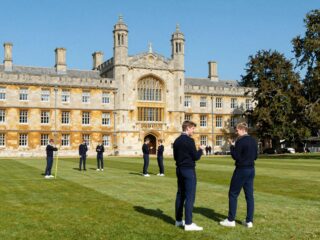 Bentlakásos iskola a kiváltságosoknak: hogyan működik a híres Eton College?