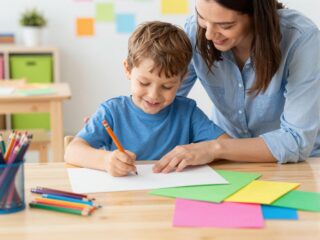 Hogyan segítheted gyermeked a helyes ceruzafogás elsajátításában?