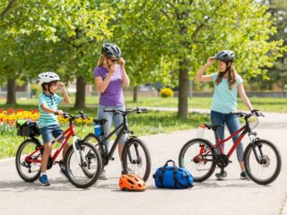 Kerékpártúra gyerekekkel: hogyan készülj fel és milyen felszerelésre lesz szükséged?