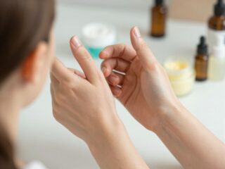 A kínzó viszketésen túl: az atópiás dermatitisz kiváltó okai és a modern terápiás lehetőségek