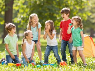 Hogyan alakul ki a gyerekek humora és hogyan segíthetjük a fejlődését?