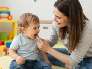 Miért agresszív a totyogó? A harapás és ütés mögötti okok és a helyes szülői reakció