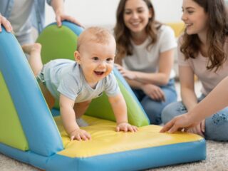 Miért fontos a mászás és mi történik, ha egy baba kihagyja ezt a szakaszt?