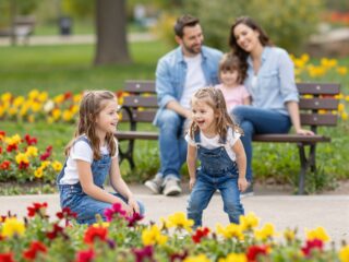 Névválasztási útmutató ikerlányok szüleihez: harmónia és egyediség