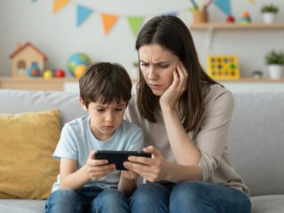 Telefonos tanácsadás gyerekbetegségeknél: mikor kérhetsz azonnali segítséget?