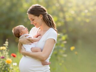 Valódi testek, valódi anyák: mozgalom a szülés utáni test elfogadásáért