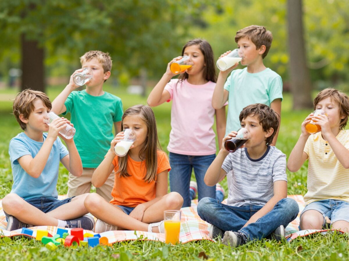 Gyerekek folyadékigénye korcsoportonként: mennyiségek és hasznos trükkök