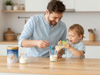 Tápszer és etetés biztonságosan: elkészítés, adagolás, gyakori hibák