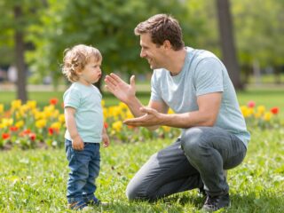 10 mondat, ami megkönnyíti a hisztis vagy dacos gyerekkel való beszélgetést