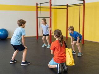 A mozgásfejlesztés játékos formája: hogyan segítenek a szerepjátékok a tornában?