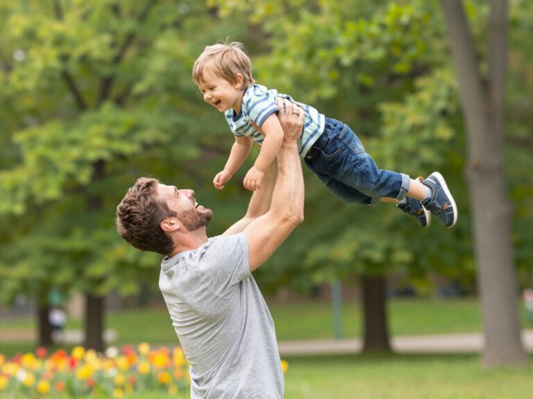 Az én apukám egy hős: hogyan erősíti az apakép a gyerek önbizalmát?