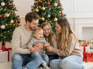 Karácsony egy csecsemővel: 14 tanács, hogy felejthetetlen legyen az első közös ünnep