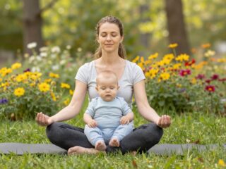 Mindfulness tippek kismamáknak: élj a jelenben a mindennapi rohanás közepette