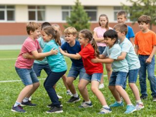 Nem csak egy „fiús csíny”: Mikor válik a fizikai játék iskolai zaklatássá?