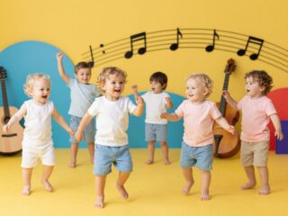 A babák és a zene: a tánc mint a mozgásfejlődés és az öröm kifejezése