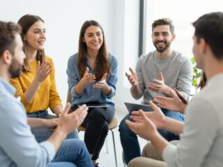 A gőgicsélés fontossága: Mit jelent és hogyan reagálj rá?