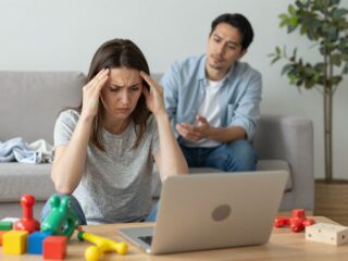 Amikor a szülőség teher: a stressz jelei és hatékony megküzdési módszerek