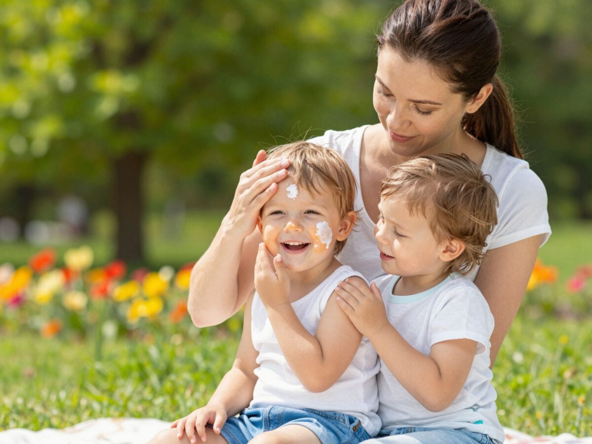 Hogyan óvjuk gyermekeink érzékeny bőrét? Bőrápolási tippek a gyermekorvostól