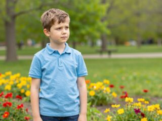 Már 8-9 évesen serdül a gyerekem: a korai pubertás jelei, okai és következményei