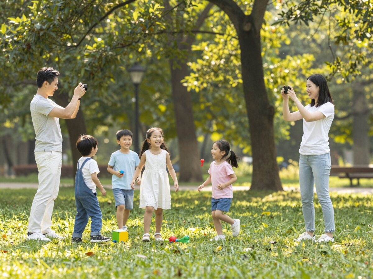 Sharenting jelenség: hol a határ a büszkeség és a gyerekek magánszférájának megsértése között?