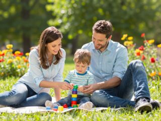Autizmussal a felnőttkorban: kilátások, lehetőségek és kihívások autista gyermeket nevelő szülőknek