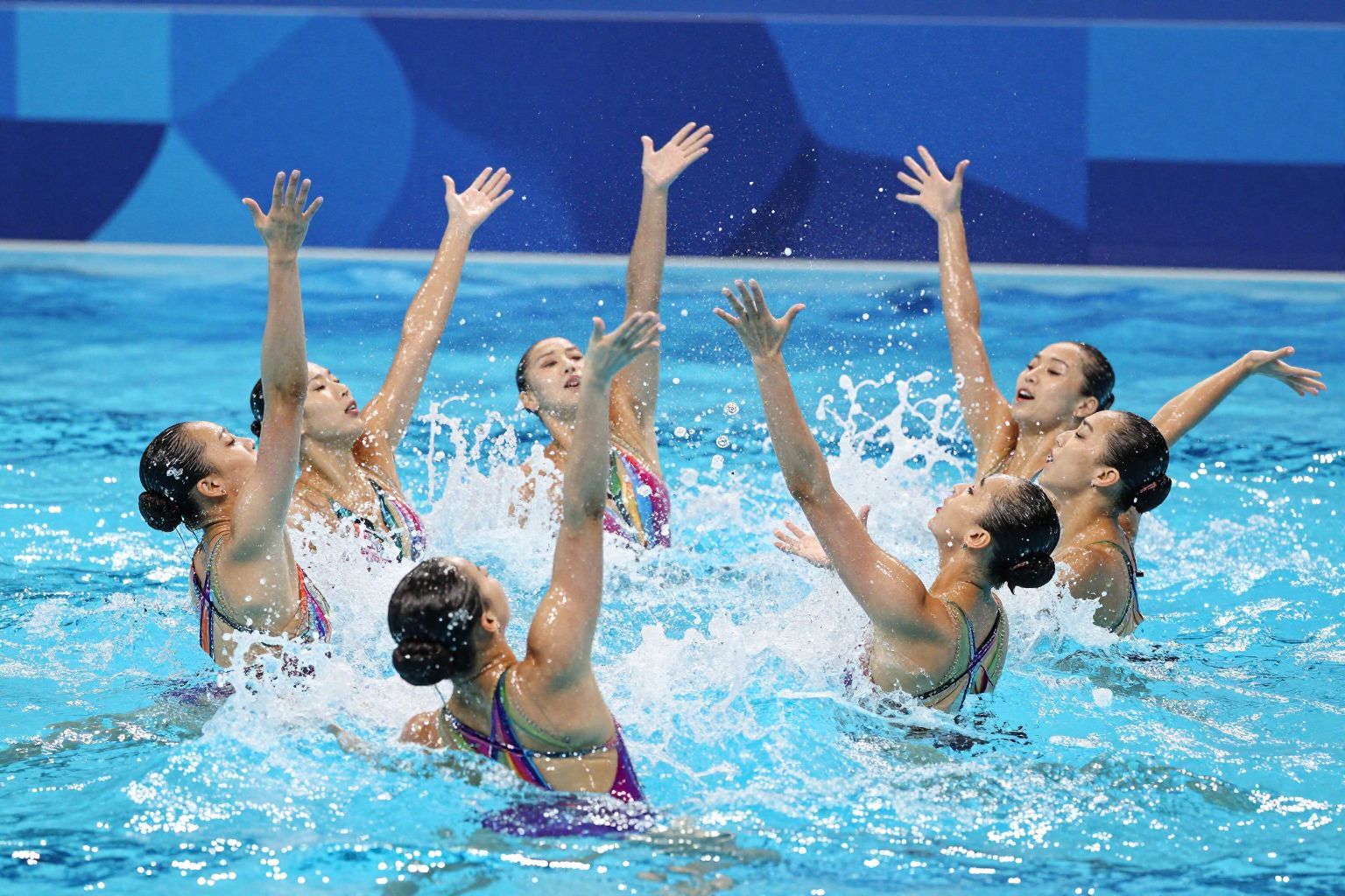 A multitasking szinkronúszás az anyák kihívásokkal teli sportja.