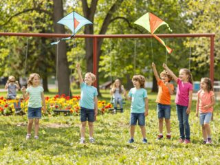 A gyermekkori barátságok fontossága: mit tehet a szülő a jó baráti kapcsolatokért?