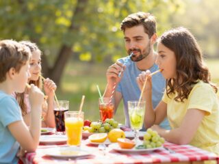 A papír szívószál dilemmája: környezetbarát alternatíva vagy egészségügyi kockázat?