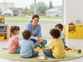 Gyerekfelügyelet árak és költségek: óradíjak, éjszakai felárak, vidéki és budapesti különbségek