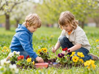 Unatkozik a gyerek? Íme 20 kreatív és fejlesztő tavaszi elfoglaltság