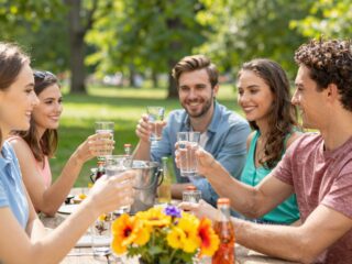 A vízivás fontossága: hogyan szerettesd meg a vizet a cukros üdítők helyett?