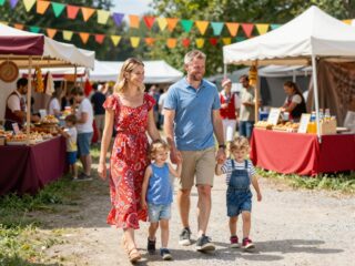 Szigetelés családdal: Mire készülj, ha gyerekkel mész a fesztiválra?