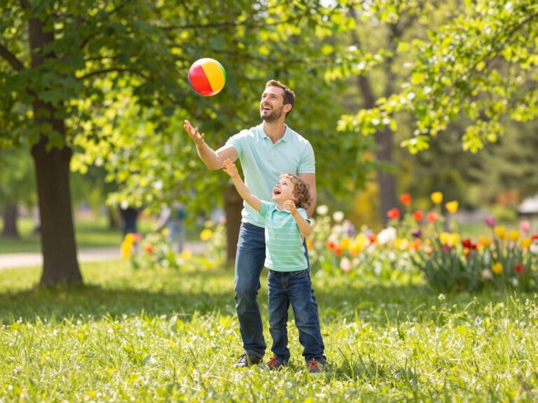 Az apák pótolhatatlan szerepe a gyerek életében: miért tévhit az anyai dominancia?