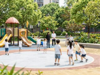 Gyerekbarát városok a fiatalok szemével: a biztonság és a közösségi terek szerepe