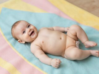 Köldöksérv csecsemőkorban: mikor van szükség műtétre és mikor múlik el magától?